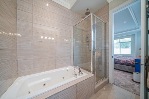 10320 Dennis Crescent, Richmond, BC - Indoor Photo Showing Bathroom