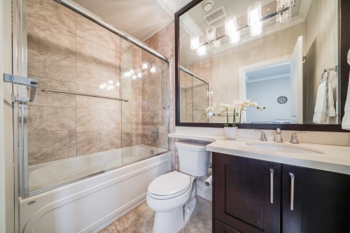 10320 Dennis Crescent, Richmond, BC - Indoor Photo Showing Bathroom