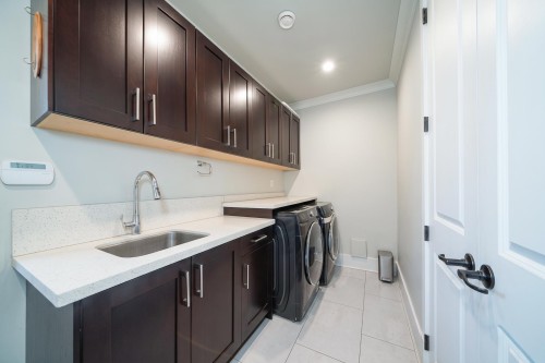 10320 Dennis Crescent, Richmond, BC - Indoor Photo Showing Laundry Room