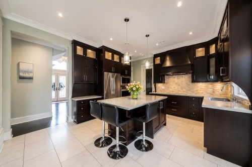 10320 Dennis Crescent, Richmond, BC - Indoor Photo Showing Kitchen With Upgraded Kitchen