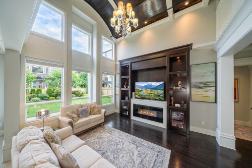 10320 Dennis Crescent, Richmond, BC - Indoor Photo Showing Living Room With Fireplace