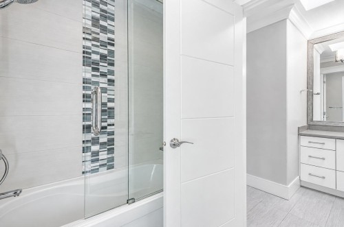 2374 35Th Avenue W, Vancouver, BC - Indoor Photo Showing Bathroom