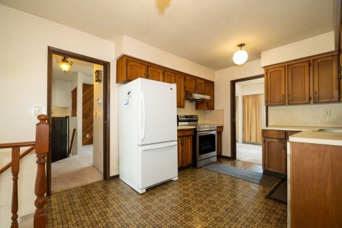 1950 Wiltshire Avenue, Coquitlam, BC - Indoor Photo Showing Kitchen