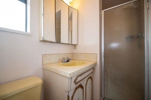 1950 Wiltshire Avenue, Coquitlam, BC - Indoor Photo Showing Bathroom