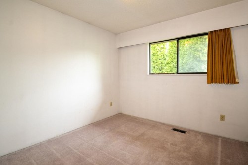 1950 Wiltshire Avenue, Coquitlam, BC - Indoor Photo Showing Other Room
