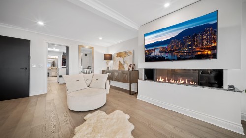 1439 Chippendale Road, West Vancouver, BC - Indoor Photo Showing Living Room With Fireplace