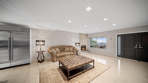 1439 Chippendale Road, West Vancouver, BC - Indoor Photo Showing Living Room