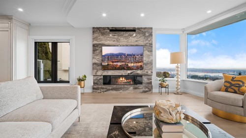 1439 Chippendale Road, West Vancouver, BC - Indoor Photo Showing Living Room With Fireplace