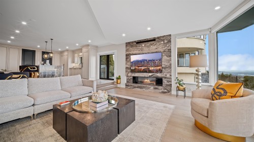1439 Chippendale Road, West Vancouver, BC - Indoor Photo Showing Living Room With Fireplace