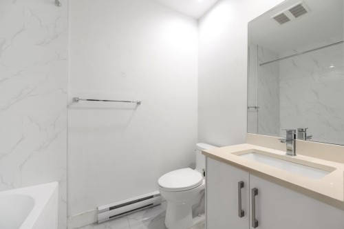 5043 Chambers Street, Vancouver, BC - Indoor Photo Showing Bathroom