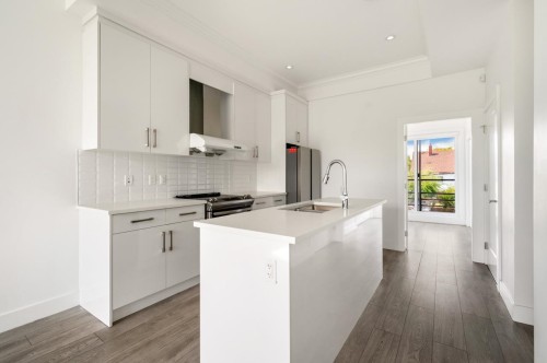5043 Chambers Street, Vancouver, BC - Indoor Photo Showing Kitchen With Upgraded Kitchen