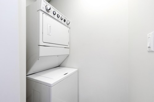 2501-3102 Windsor Gate, Coquitlam, BC - Indoor Photo Showing Laundry Room