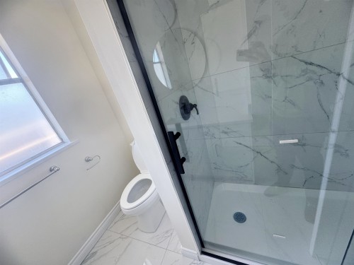 8620 Camden Cresent, Richmond, BC - Indoor Photo Showing Bathroom