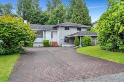4936 Barker Crescent Burnaby, BC V5G 3G5