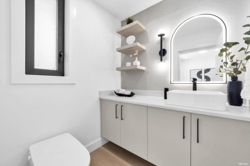 2-2316 Cliff Avenue, Burnaby, BC - Indoor Photo Showing Bathroom