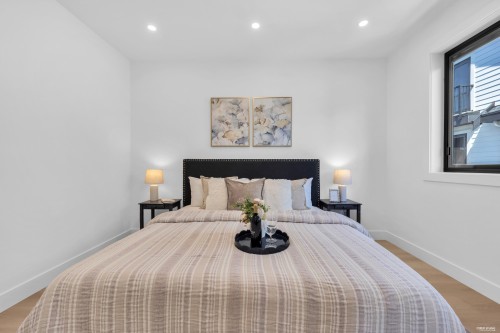 2-2316 Cliff Avenue, Burnaby, BC - Indoor Photo Showing Bedroom