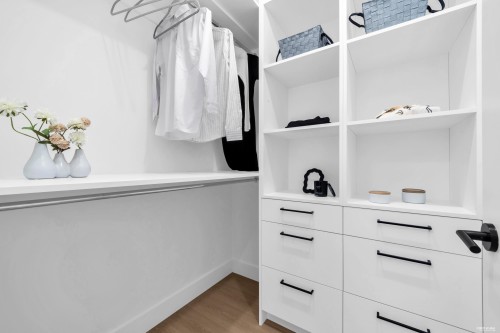 2-2316 Cliff Avenue, Burnaby, BC - Indoor With Storage
