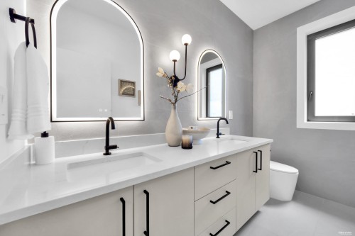 2-2316 Cliff Avenue, Burnaby, BC - Indoor Photo Showing Bathroom