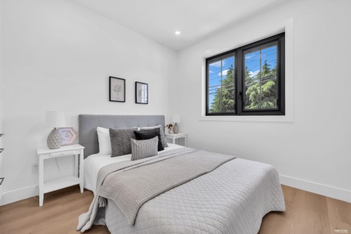 2-2316 Cliff Avenue, Burnaby, BC - Indoor Photo Showing Bedroom