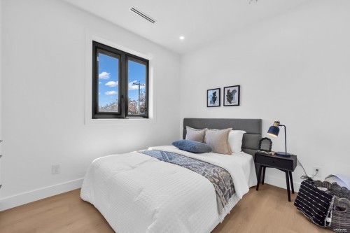 2-2316 Cliff Avenue, Burnaby, BC - Indoor Photo Showing Bedroom