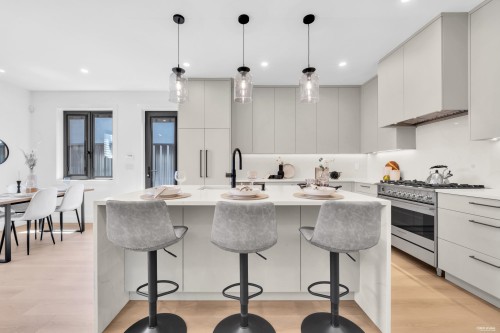 2-2316 Cliff Avenue, Burnaby, BC - Indoor Photo Showing Kitchen With Upgraded Kitchen
