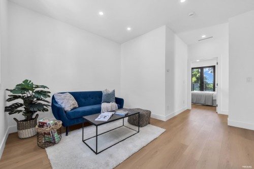 2-2316 Cliff Avenue, Burnaby, BC - Indoor Photo Showing Living Room