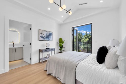 2-2316 Cliff Avenue, Burnaby, BC - Indoor Photo Showing Bedroom