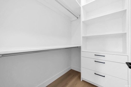 2-2316 Cliff Avenue, Burnaby, BC - Indoor With Storage