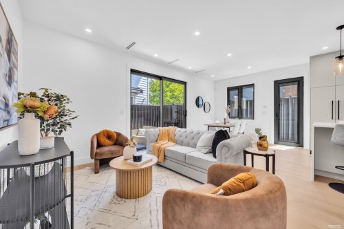 2-2316 Cliff Avenue, Burnaby, BC - Indoor Photo Showing Living Room