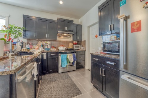 7680 Acheson Road, Richmond, BC - Indoor Photo Showing Kitchen With Upgraded Kitchen