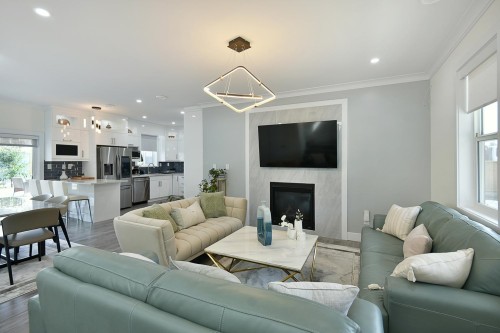 514 Jordan Way, Gibsons, BC - Indoor Photo Showing Living Room