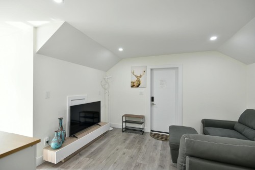 514 Jordan Way, Gibsons, BC - Indoor Photo Showing Living Room With Fireplace