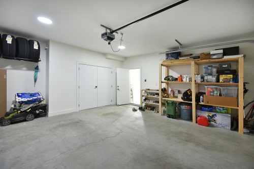 514 Jordan Way, Gibsons, BC - Indoor Photo Showing Garage