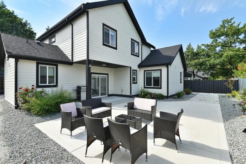 514 Jordan Way, Gibsons, BC - Outdoor With Exterior