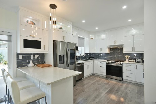 514 Jordan Way, Gibsons, BC - Indoor Photo Showing Kitchen With Upgraded Kitchen