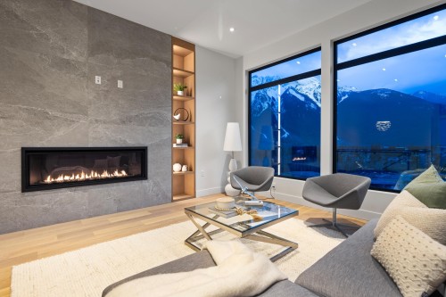 7683 Cerulean Drive, Pemberton, BC - Indoor Photo Showing Living Room With Fireplace