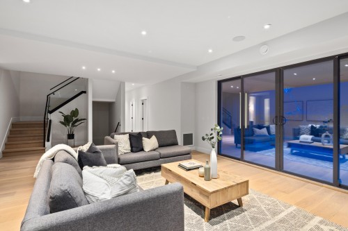 7683 Cerulean Drive, Pemberton, BC - Indoor Photo Showing Living Room