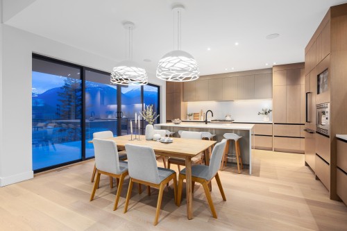 7683 Cerulean Drive, Pemberton, BC - Indoor Photo Showing Dining Room