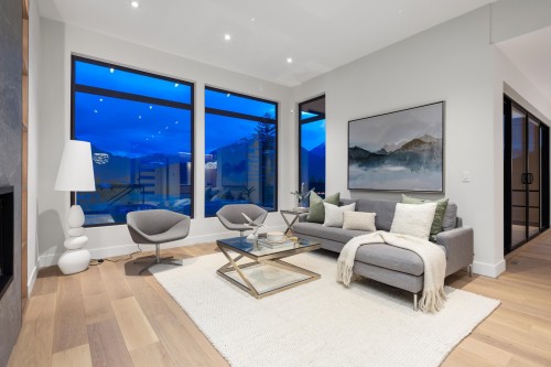 7683 Cerulean Drive, Pemberton, BC - Indoor Photo Showing Living Room