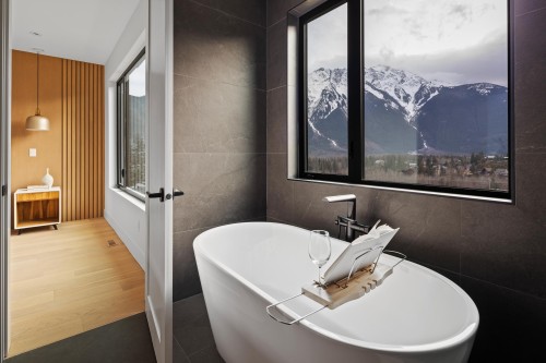 7683 Cerulean Drive, Pemberton, BC - Indoor Photo Showing Bathroom