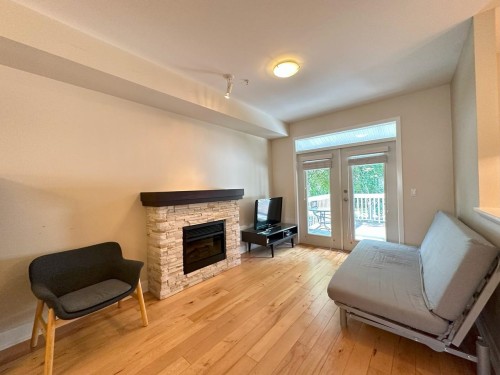 4388 Bayview Street, Richmond, BC - Indoor Photo Showing Living Room With Fireplace