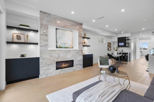 340 Keith Road E, North Vancouver, BC - Indoor Photo Showing Living Room With Fireplace