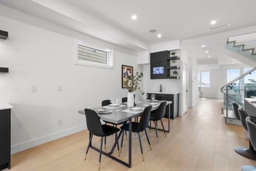 340 Keith Road E, North Vancouver, BC - Indoor Photo Showing Dining Room