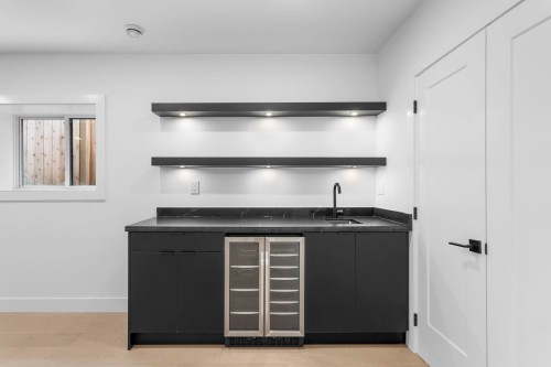 340 Keith Road E, North Vancouver, BC - Indoor Photo Showing Other Room