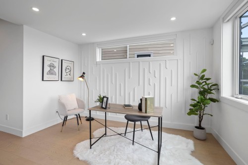 340 Keith Road E, North Vancouver, BC - Indoor Photo Showing Office