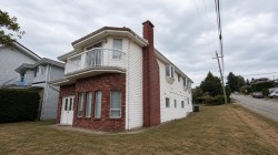 11 Stratford Avenue Burnaby, BC V5B 4X8