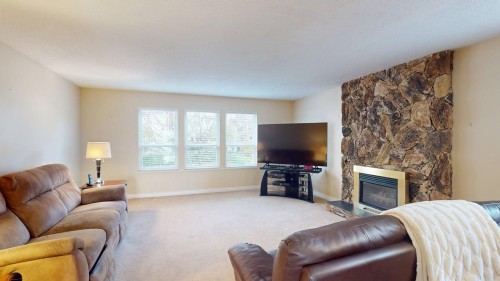 197 Warrick Street, Coquitlam, BC - Indoor Photo Showing Living Room With Fireplace