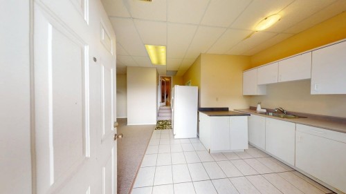 197 Warrick Street, Coquitlam, BC - Indoor Photo Showing Kitchen