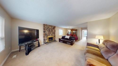 197 Warrick Street, Coquitlam, BC - Indoor Photo Showing Living Room With Fireplace