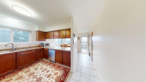 197 Warrick Street, Coquitlam, BC - Indoor Photo Showing Kitchen